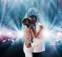 穿越星河拥抱你